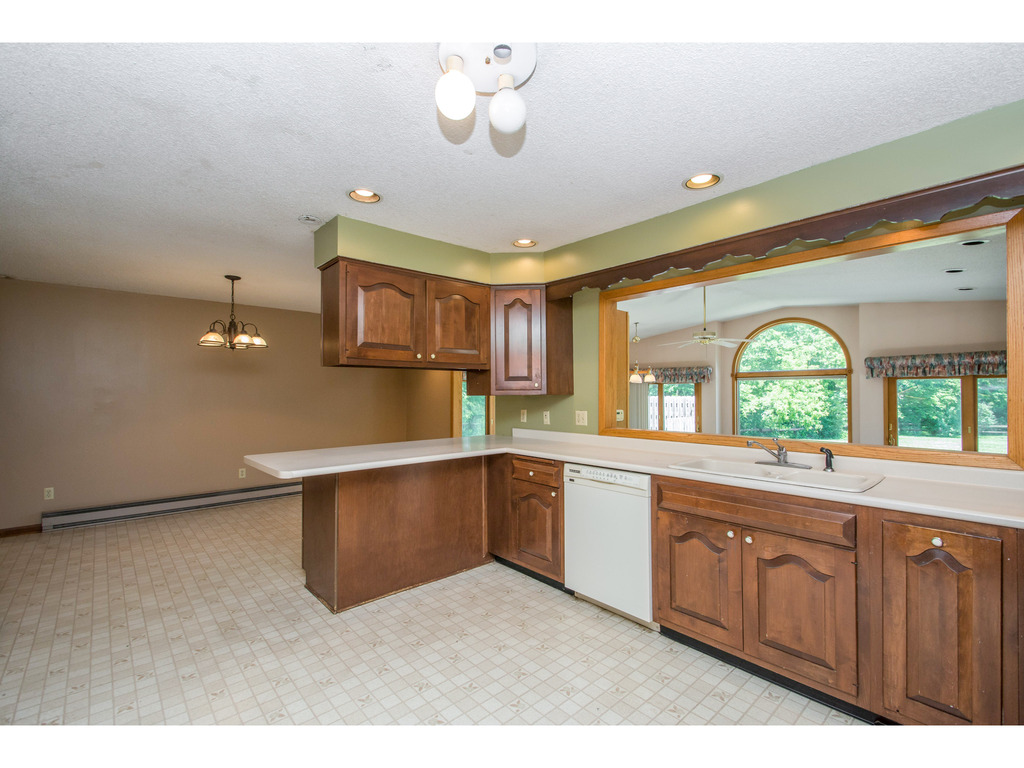 1687 NE 56th ST, Pleasant Hill, IA 50327