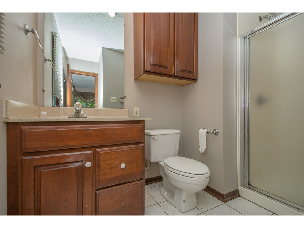 1687 NE 56th ST, Pleasant Hill, IA 50327