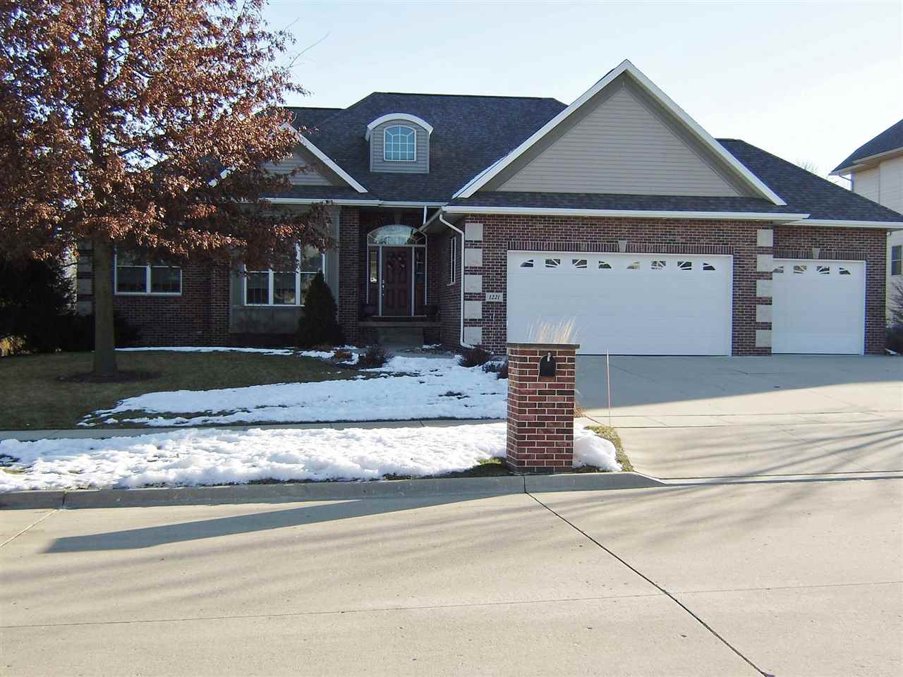 1221 Lake Ridge, Cedar Falls, IA 50613