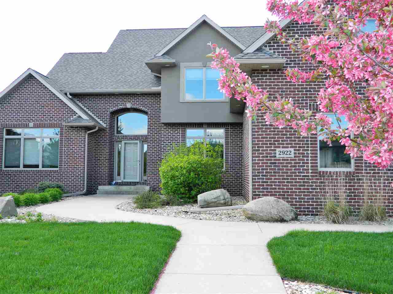 2922 Waterbury, Cedar Falls, IA 50613