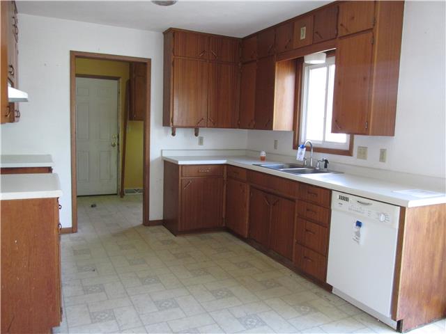403 S Canfield StDunkerton, IA, 50626Black Hawk County