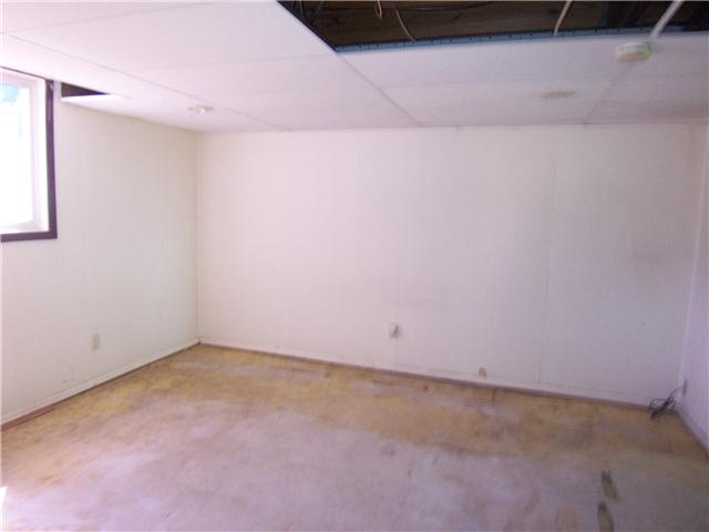 207 S West StIonia, IA, 50645Chickasaw County