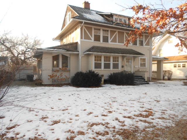 132 Alta Vista AveWaterloo, IA, 50703Black Hawk County