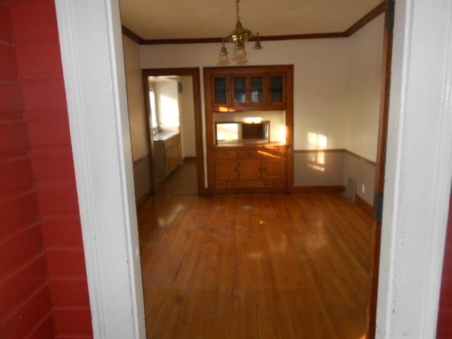 132 Alta Vista AveWaterloo, IA, 50703Black Hawk County