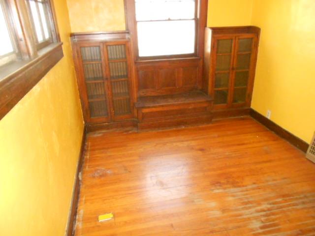 132 Alta Vista AveWaterloo, IA, 50703Black Hawk County