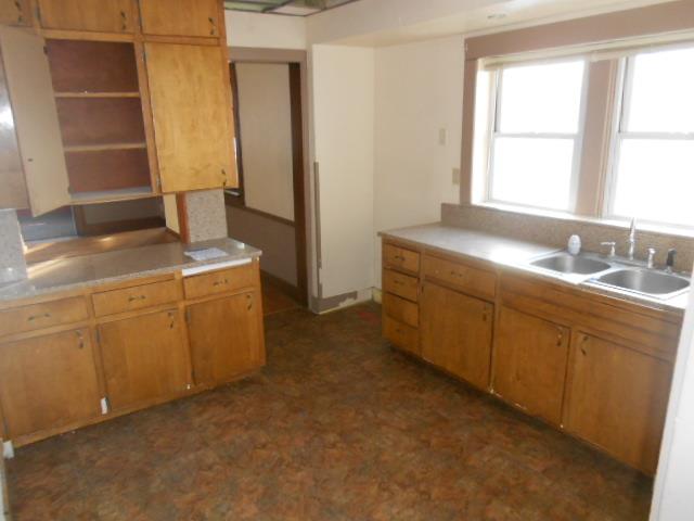 132 Alta Vista AveWaterloo, IA, 50703Black Hawk County