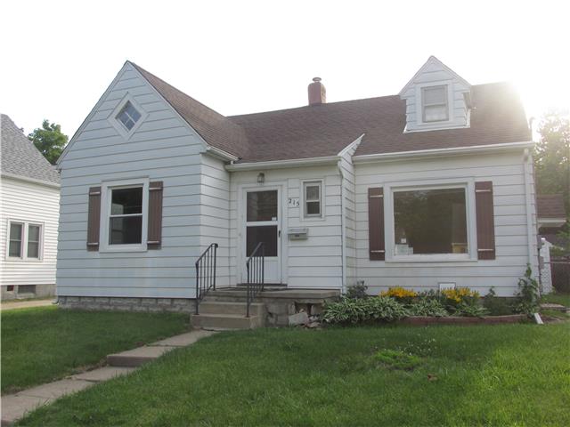 215 Leonard AveWaterloo, IA, 50703Black Hawk County