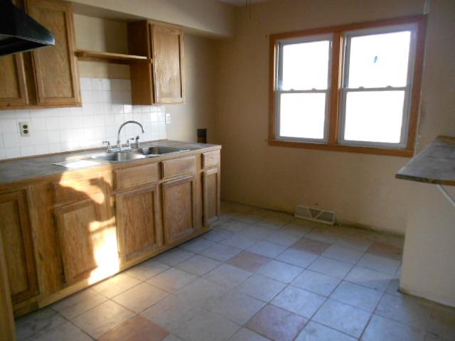 1643 Newell StWaterloo, IA, 50707Black Hawk County