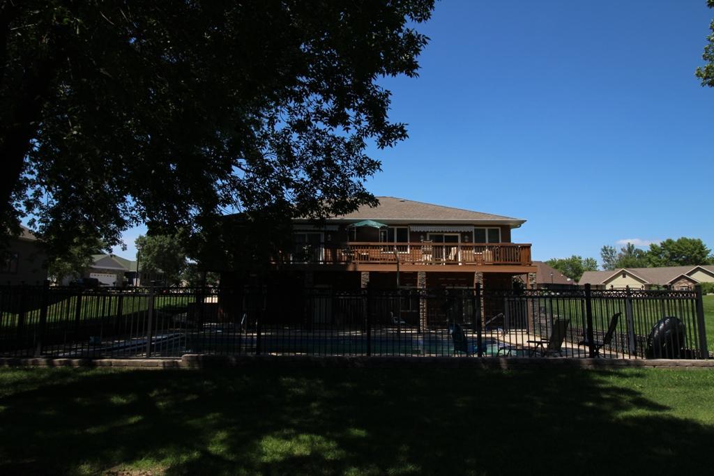 945 Emerald Pines Drive, Arnolds Park, IA 51331