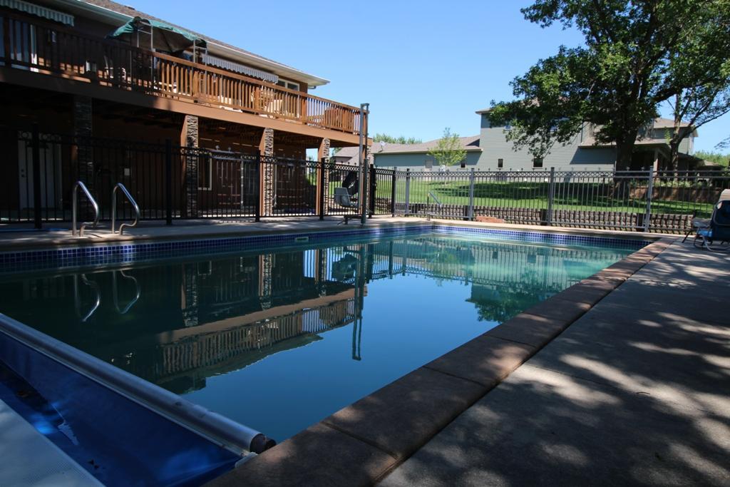 945 Emerald Pines Drive, Arnolds Park, IA 51331