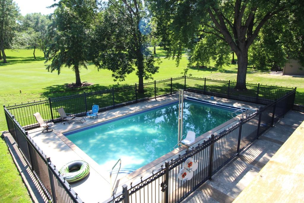 945 Emerald Pines Drive, Arnolds Park, IA 51331