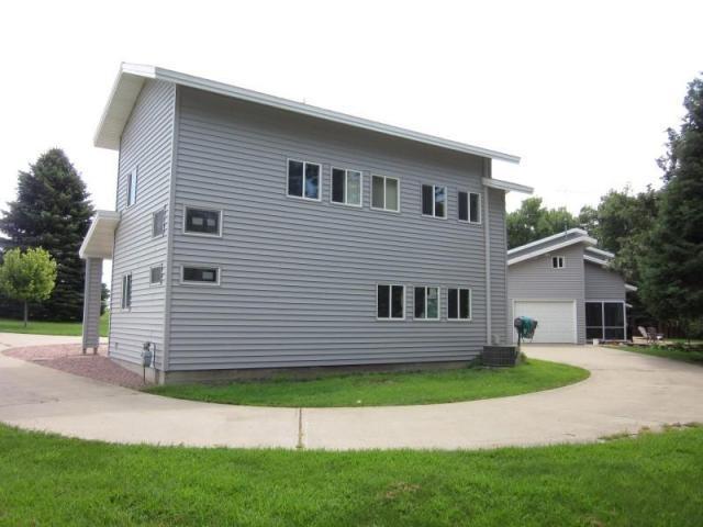 1304 LAKESIDE Avenue, Lake Park, IA 51347