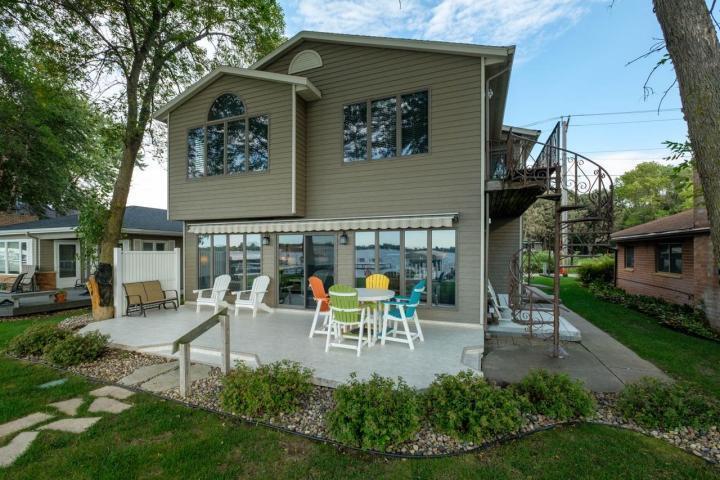 2209 LAKESHORE Drive, Wahpeton, IA 51351