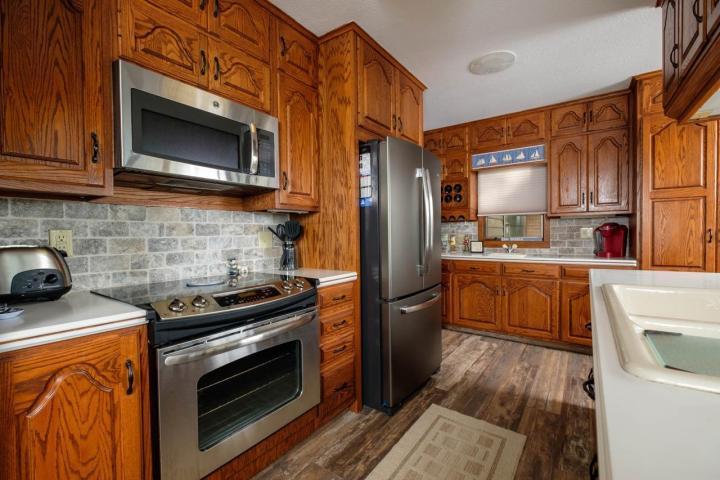 2209 LAKESHORE Drive, Wahpeton, IA 51351