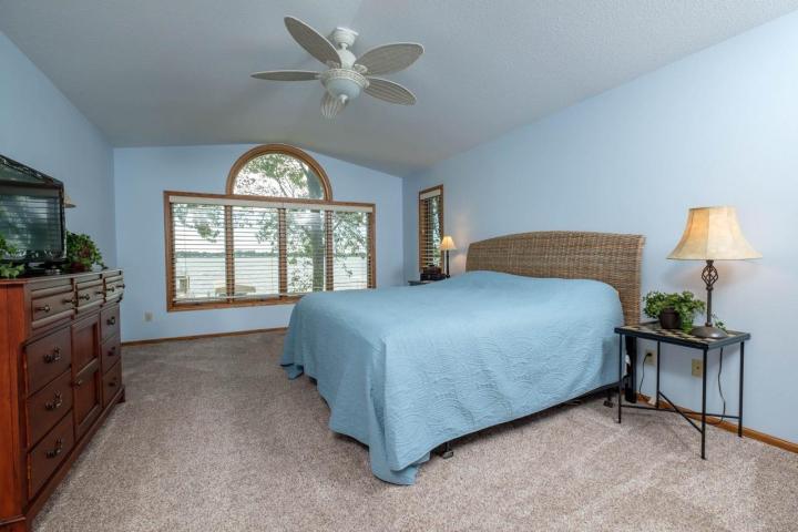 2209 LAKESHORE Drive, Wahpeton, IA 51351