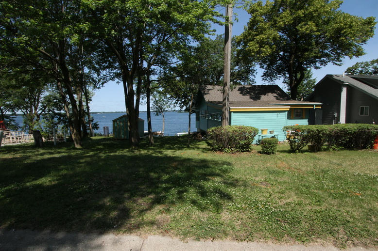 133 Lakeshore Drive, Arnolds Park, IA 51360
