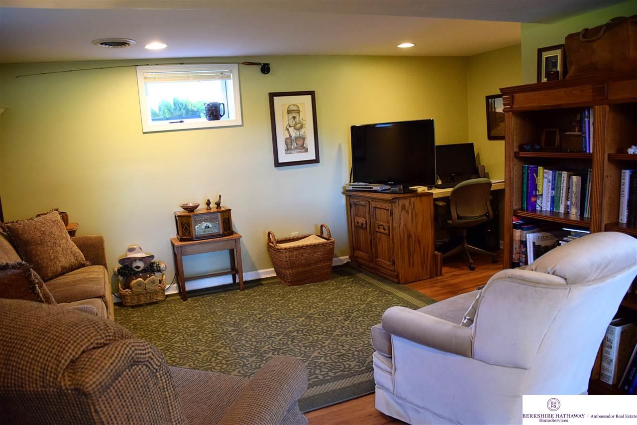 22469 Old Lincoln Highway, Crescent, IA 51526