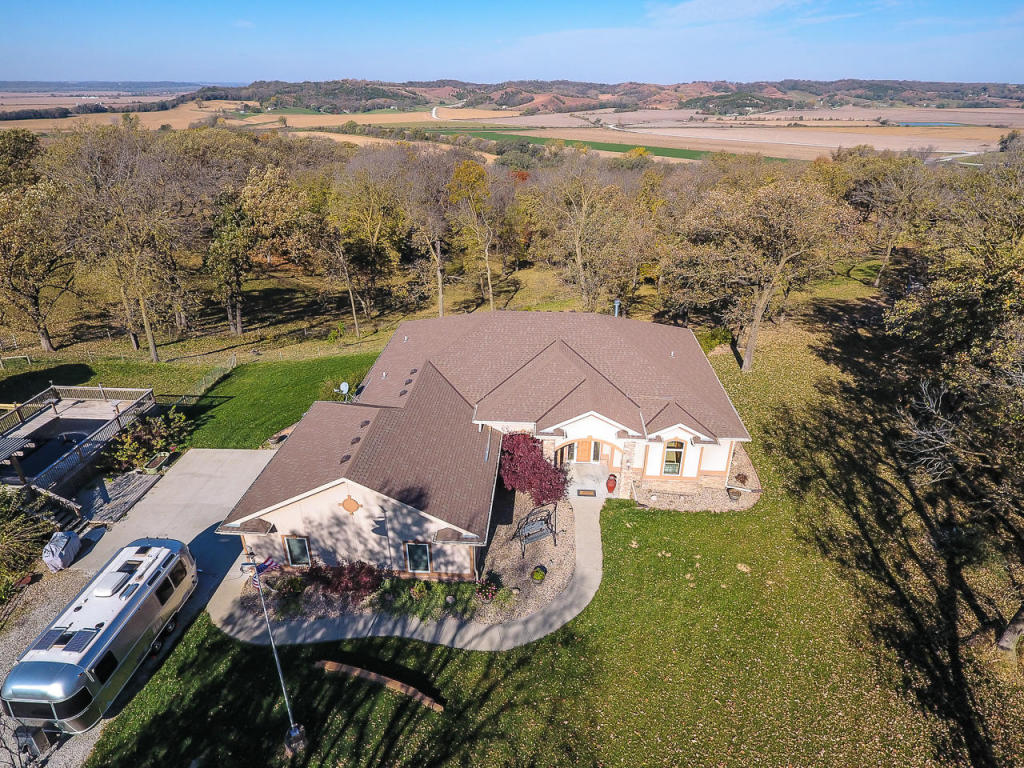 25250LOOKOUT Lane, Honey Creek, IA 51542