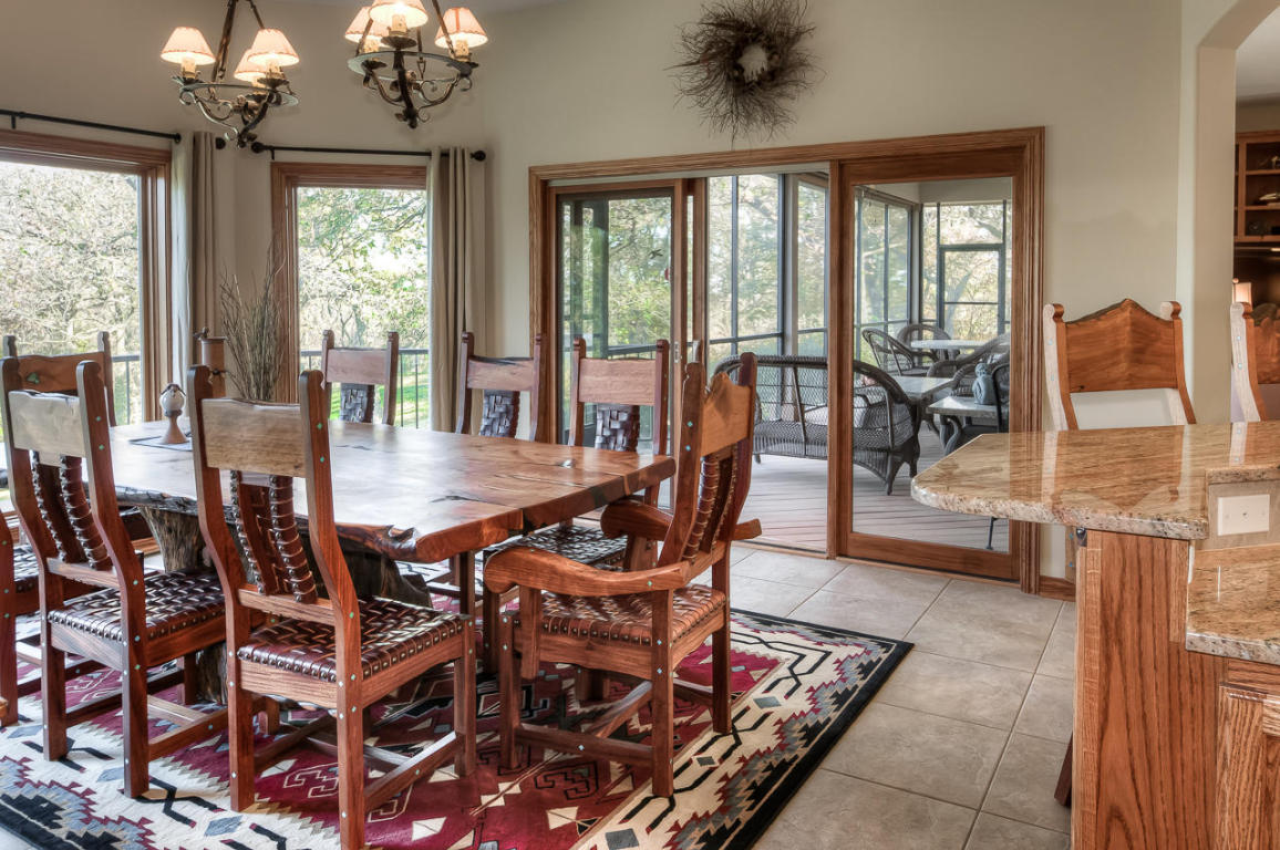 25250LOOKOUT Lane, Honey Creek, IA 51542