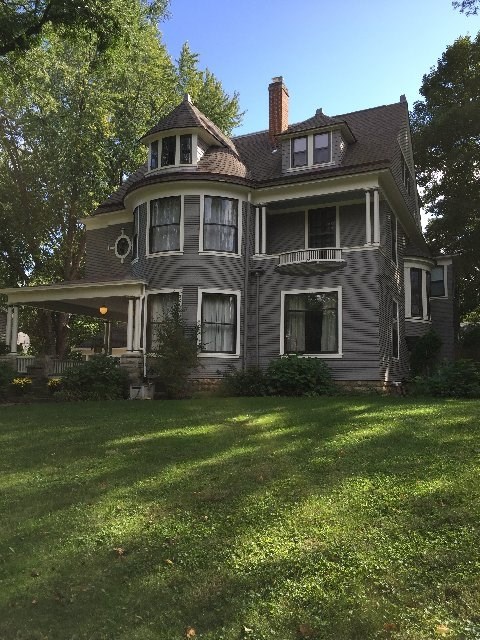 1072 W 3rd, Dubuque, IA 52001