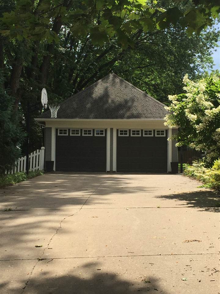 1072 W 3rd, Dubuque, IA 52001