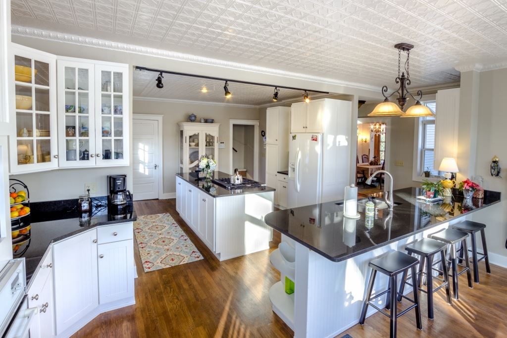 1072 W 3rd, Dubuque, IA 52001