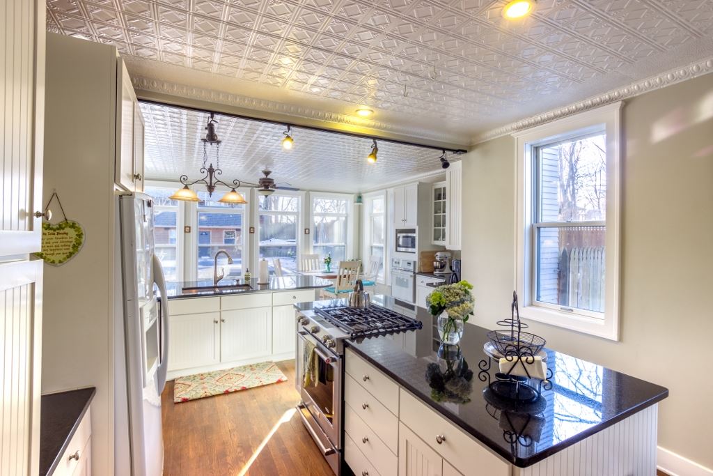 1072 W 3rd, Dubuque, IA 52001