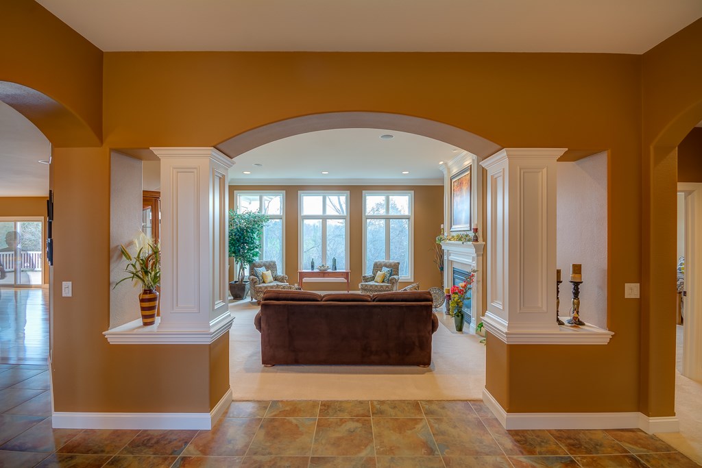 16572 Forest Glen, Dubuque, IA 52001