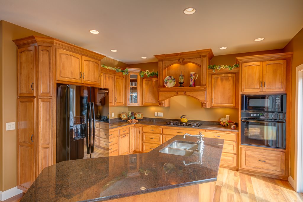 16572 Forest Glen, Dubuque, IA 52001