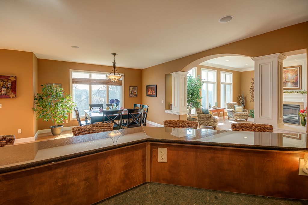 16572 Forest Glen, Dubuque, IA 52001