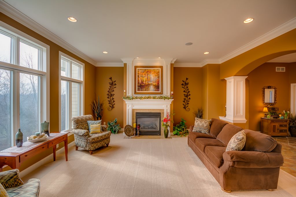 16572 Forest Glen, Dubuque, IA 52001