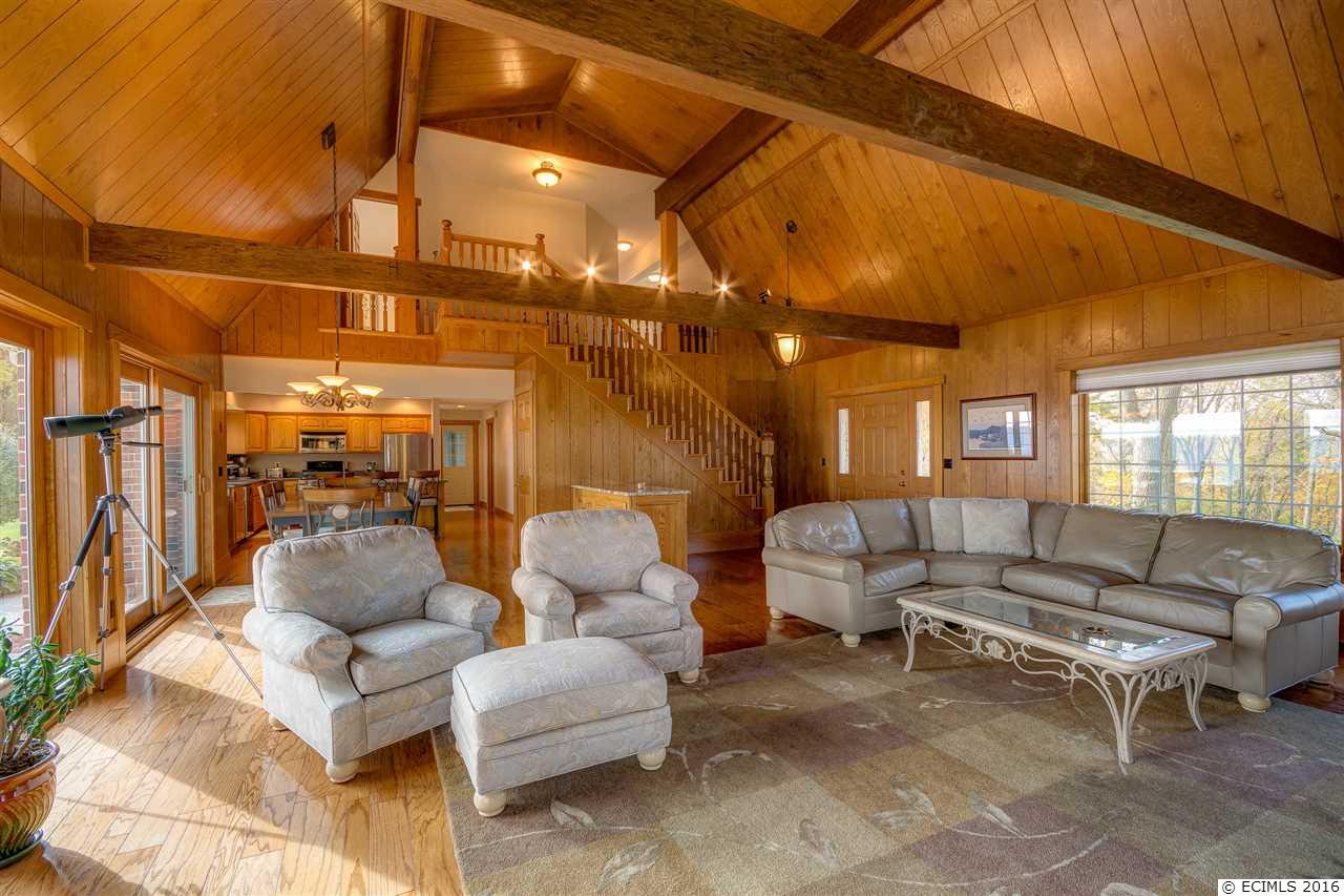 21260 Country Squire, Dubuque, IA 52001