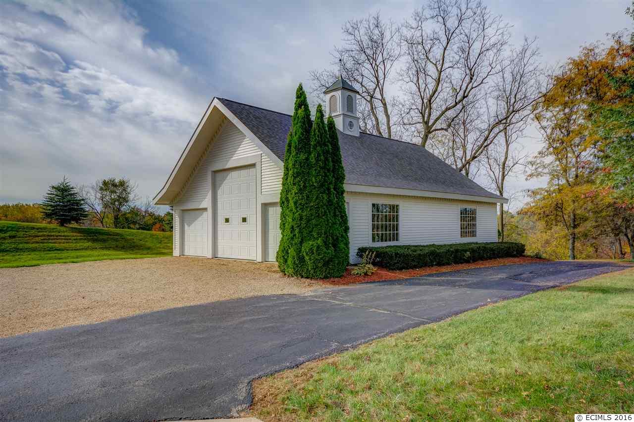 21260 Country Squire, Dubuque, IA 52001