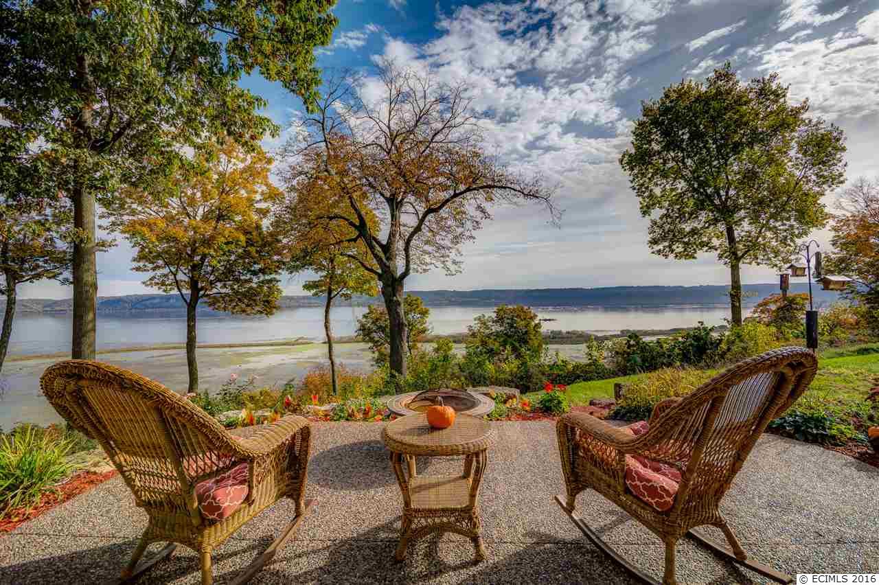 21260 Country Squire, Dubuque, IA 52001