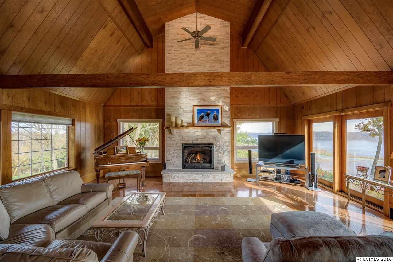 21260 Country Squire, Dubuque, IA 52001