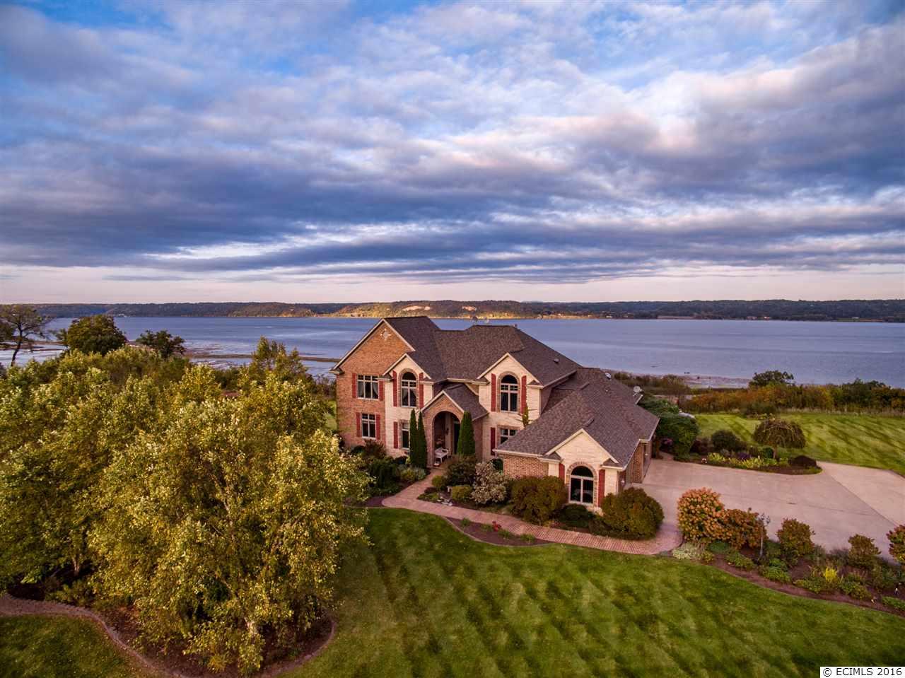 21054 Country Squire, Dubuque, IA 52001