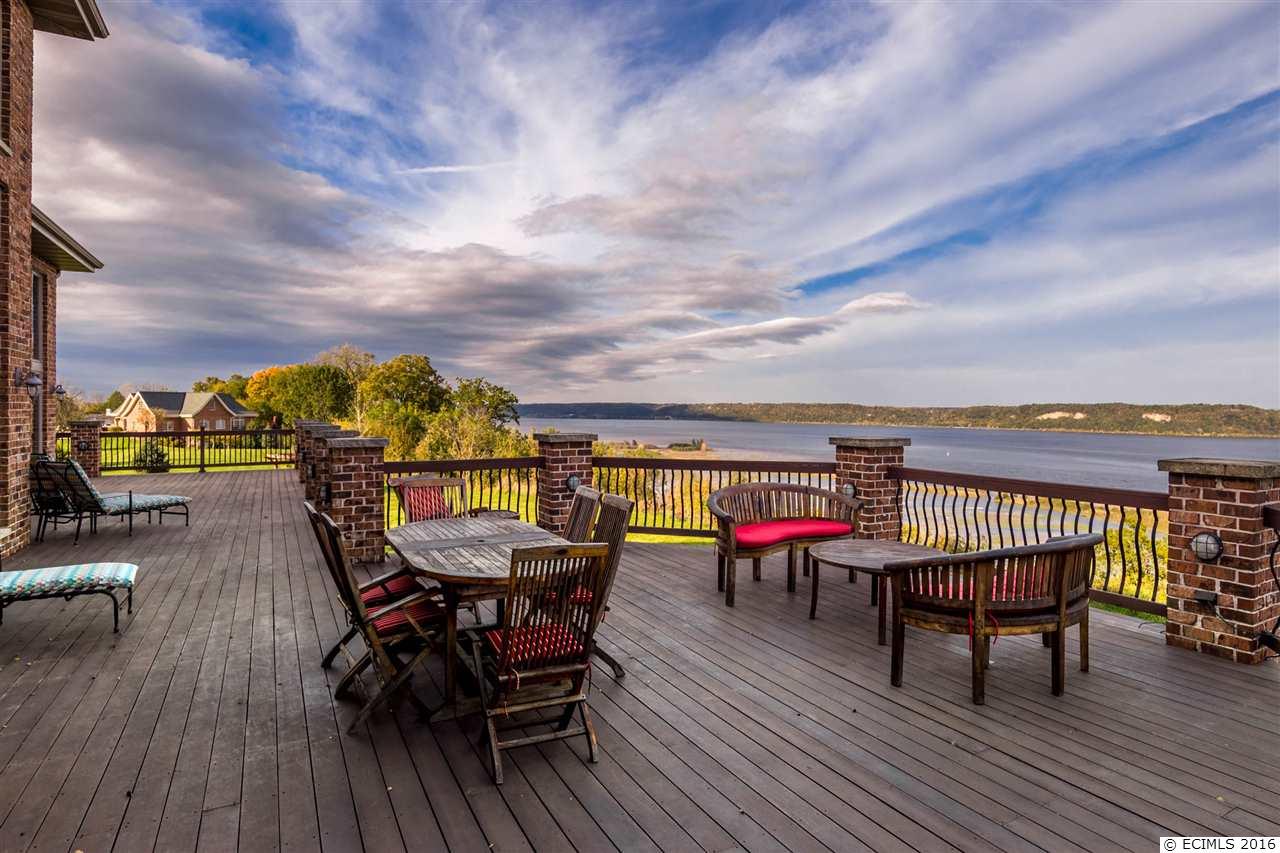 21054 Country Squire, Dubuque, IA 52001