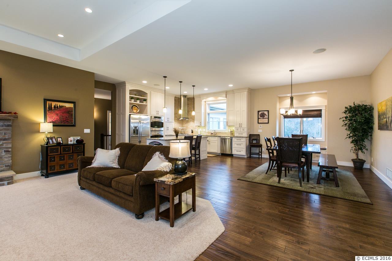 1225 Heather, Dubuque, IA 52003