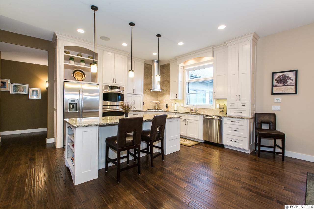 1225 Heather, Dubuque, IA 52003