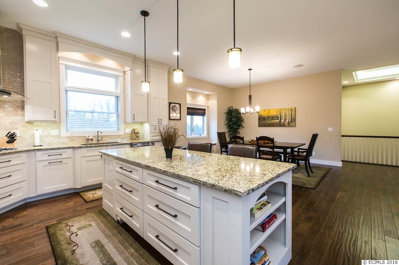 1225 Heather, Dubuque, IA 52003
