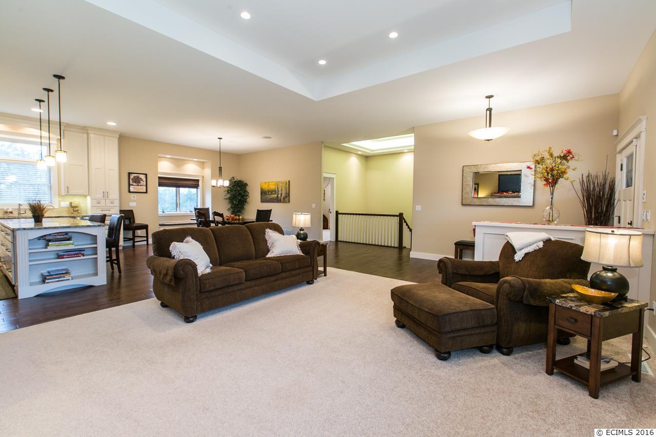 1225 Heather, Dubuque, IA 52003