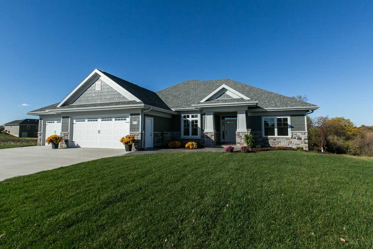 1983 Creek Wood, Dubuque, IA 52003