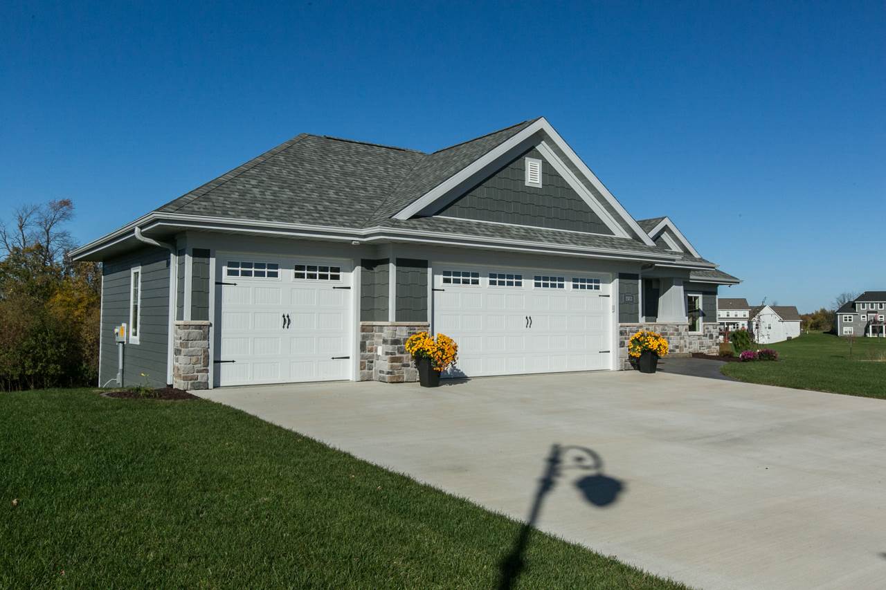 1983 Creek Wood, Dubuque, IA 52003