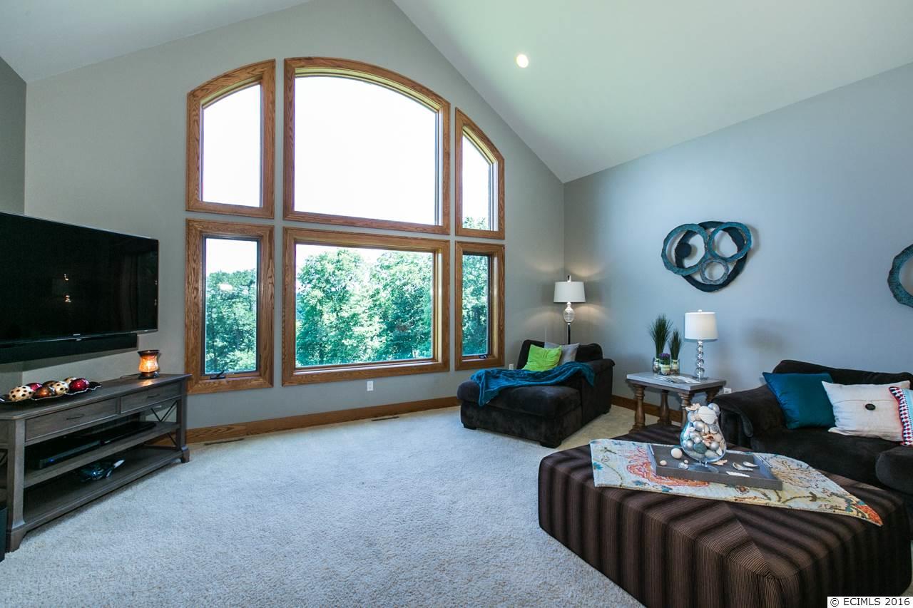 10600 Freedom Ridge, Dubuque, IA 52003