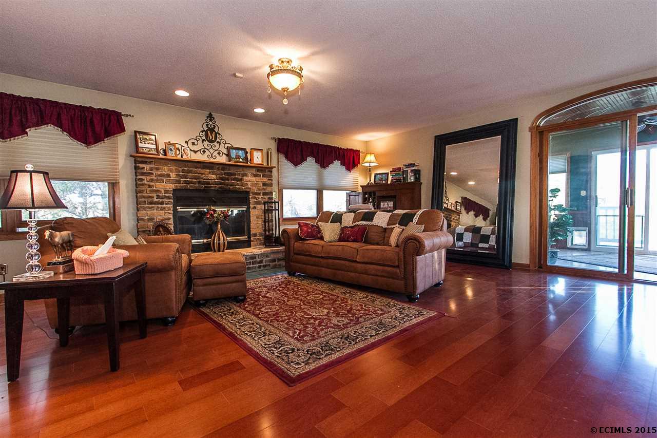242 McCarthy, Bernard, IA 52033
