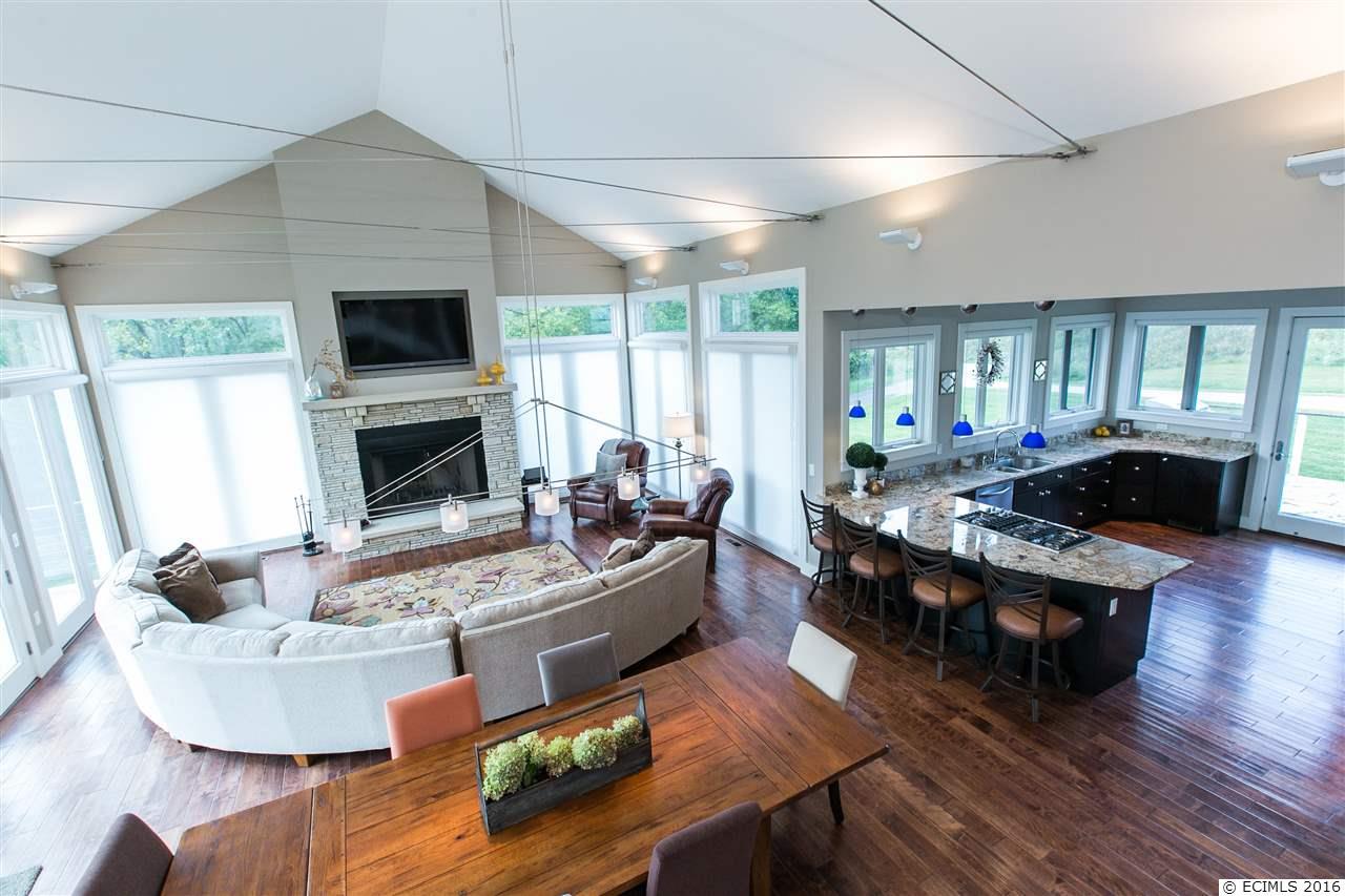 21901 Mud Lake, Sherrill, IA 52073