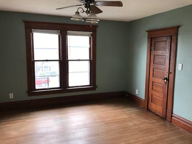 1207 Main StreetCenter Point, IA, 52213Linn County