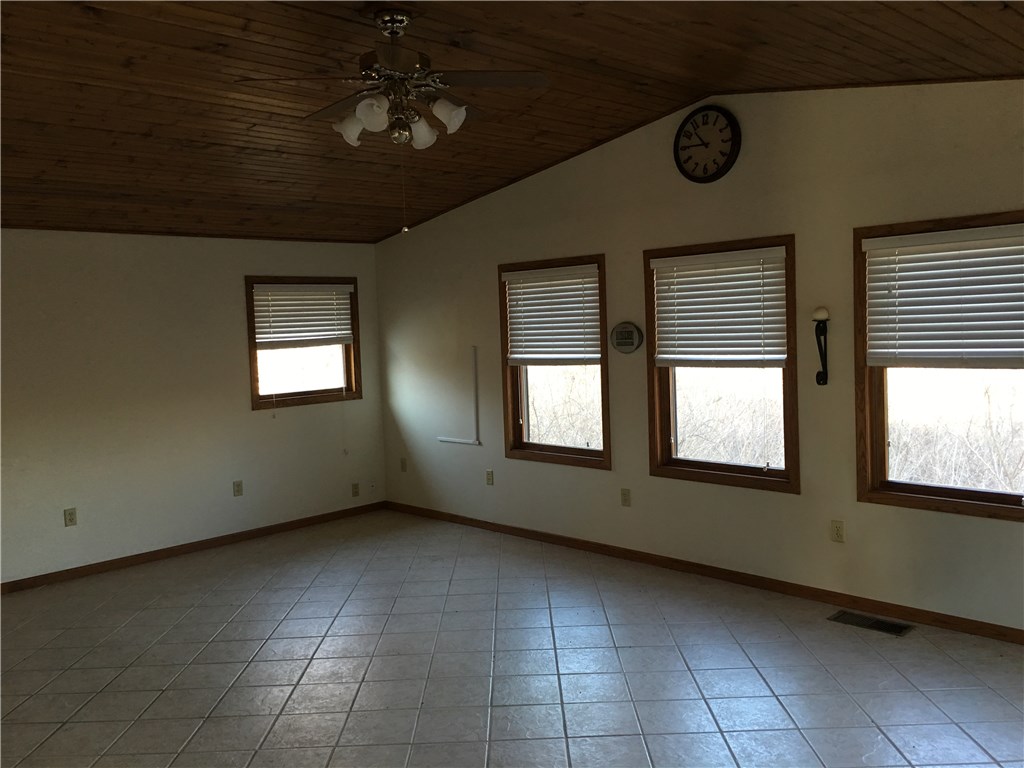 3479 Stone City Road, Central City, IA 52214