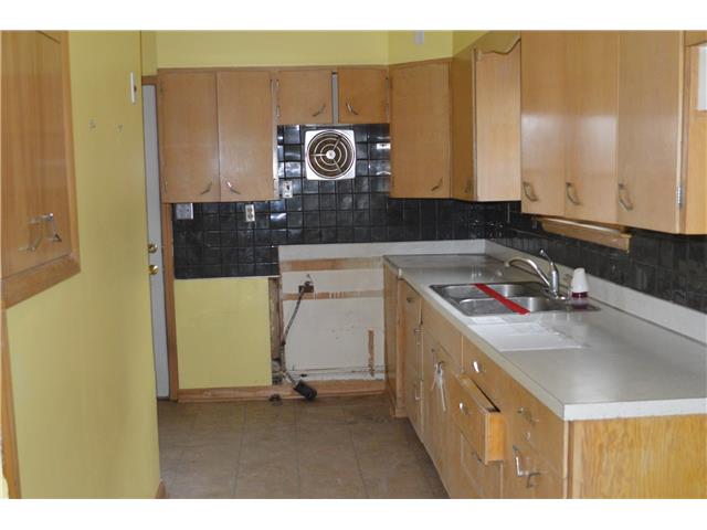 221 3rd St NCoggon, IA, 52218Linn County