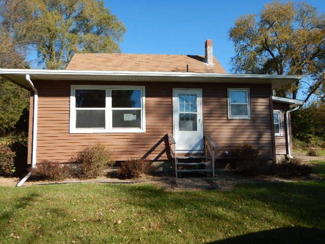 5653 Dix RdCoggon, IA, 52218Linn County